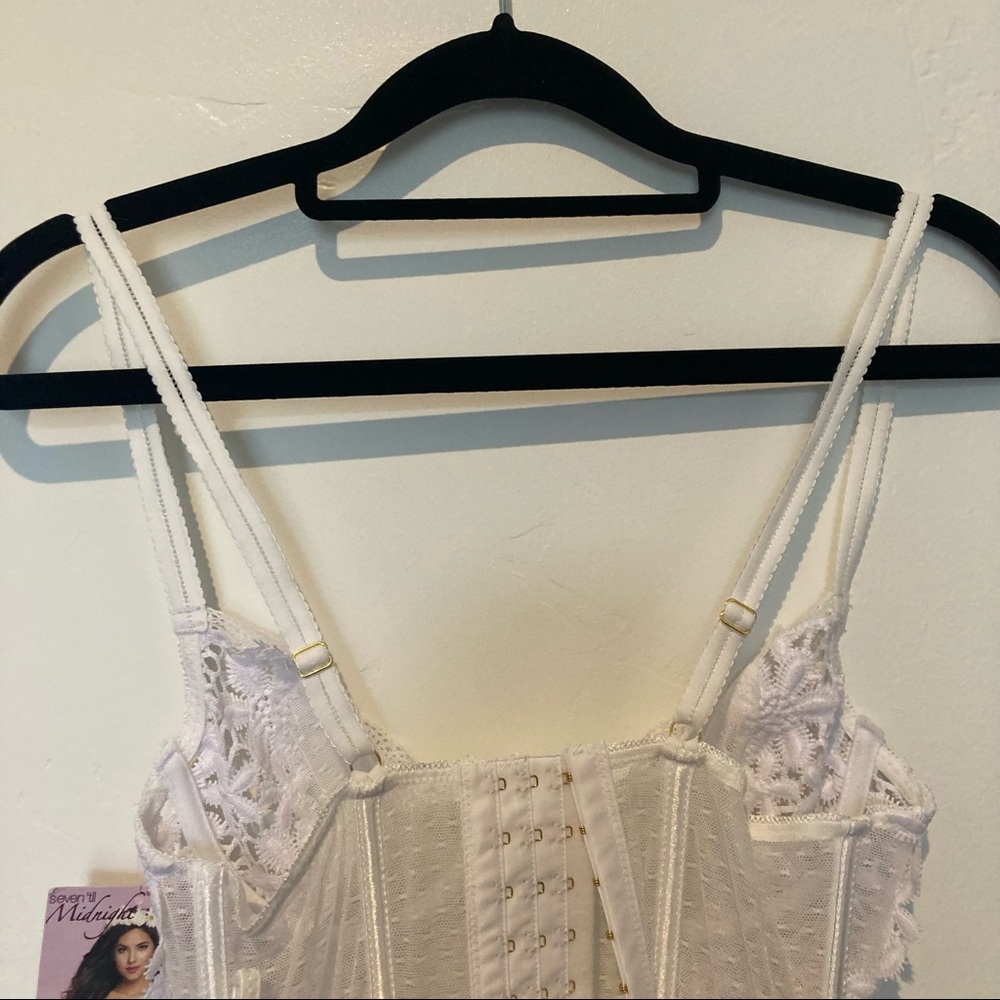 Lingerie - Picture 9 of 10